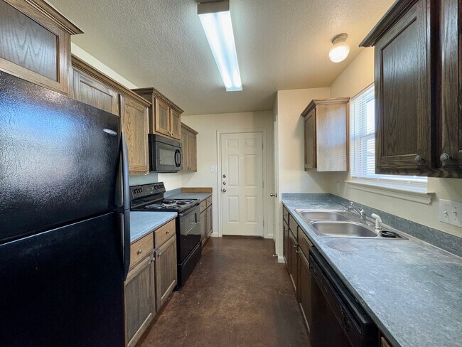 Building Photo - Duplex