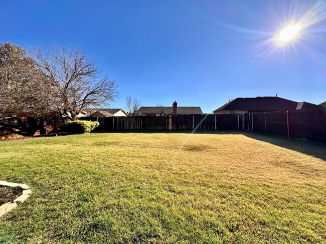 Building Photo - 3 bed, 2 bath home in Moore - Move in Deposit-Free! (If Qualified)