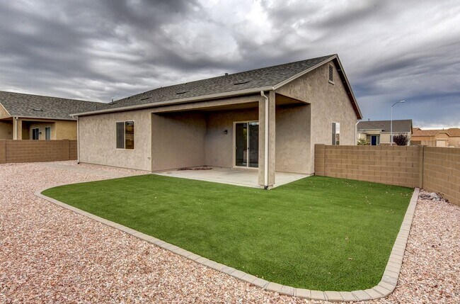 Building Photo - 3 Bed 2 Bath Home with 2.5 Car Garage for Rent in Granville!
