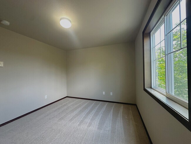 Building Photo - Beautiful 4-Bedroom 2.5-Bathroom Home in M...
