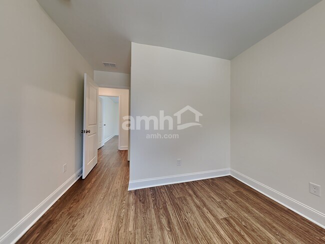 Building Photo - 984 Theodore Rd