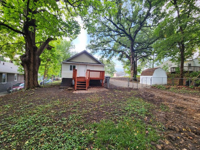 Building Photo - Fully remodeled 2 Bedroom Home