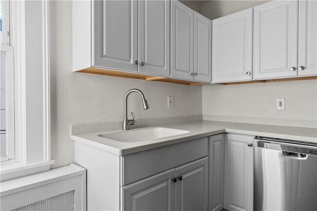 Building Photo - 24 Atlantic St