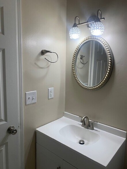Building Photo - 156 Pinnacle Ln