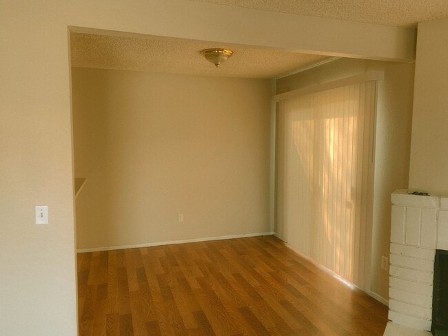 Primary Photo - 1 Bedroom Condo For Rent