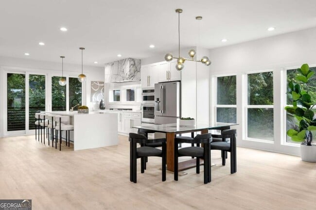 Building Photo - 24 Hutchinson St NE