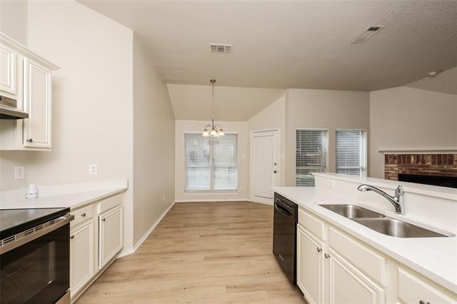 Building Photo - 328 Willow Creek Dr