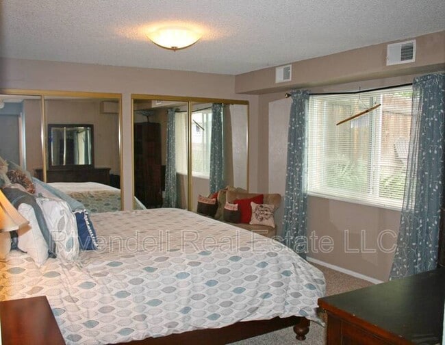 Building Photo - 1484 Columbine Dr