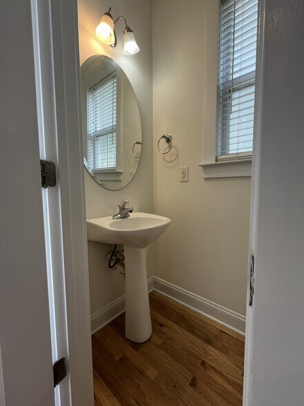 Building Photo - 527 Dubois Ct