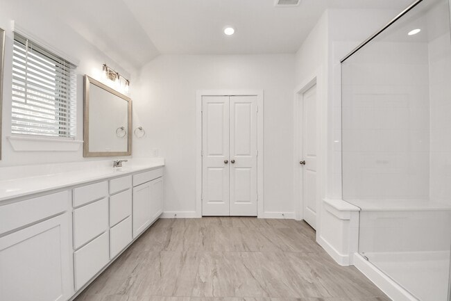 Building Photo - 31815 Autumn Spur Ln