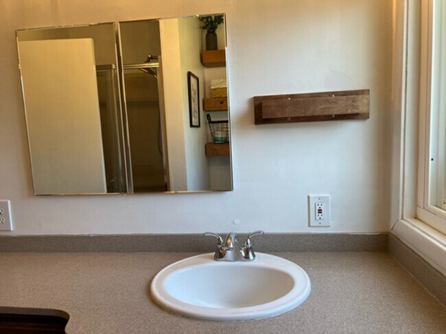Building Photo - Storybook single family home in Tahoe Park...