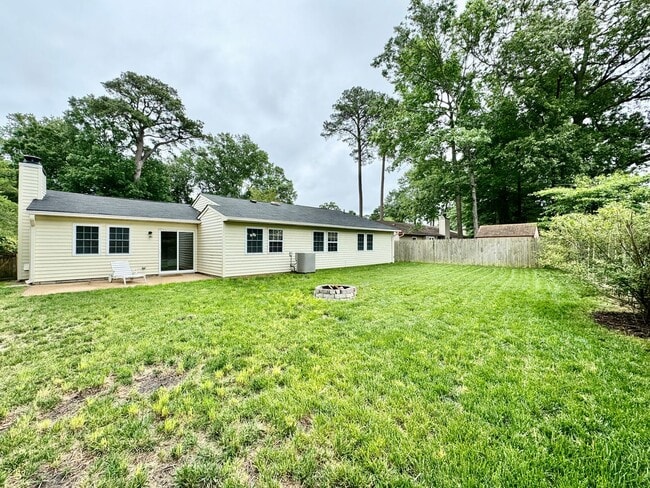 Building Photo - READY 05-15-25!! Ranch Home w/2-Car Garage...
