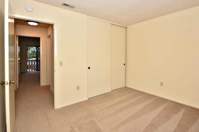 Building Photo - Make this Tanglewood Townhome your cozy home!