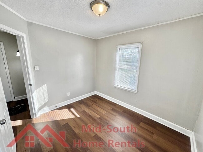 Building Photo - 2071 Hubert Ave