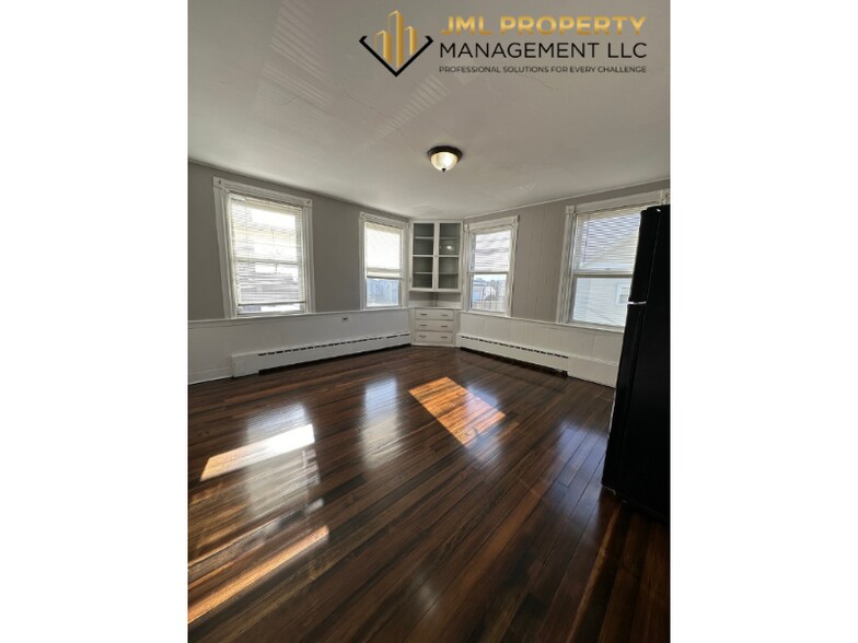 Building Photo - 58 Edgemond St