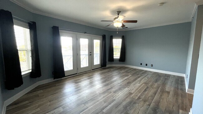 Building Photo - Germantown Gem!