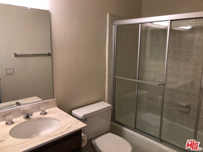 Building Photo - 1588 Palisades Dr