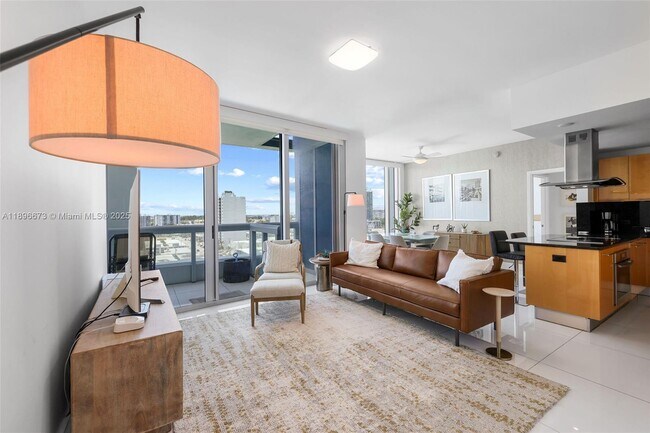 Primary Photo - 6899 Collins Ave