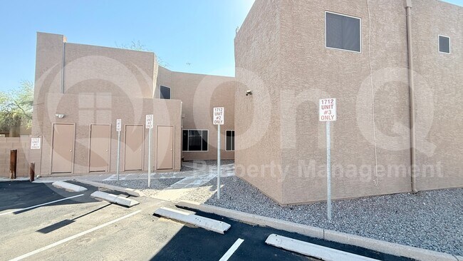 Building Photo - 1712 E Pepper Cir