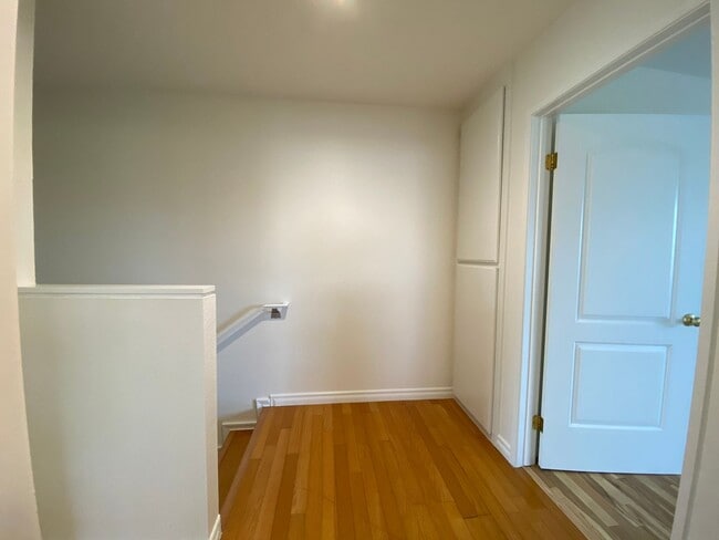 Building Photo - Bright and Spacious 2 Bed/1.5 Bath South O...