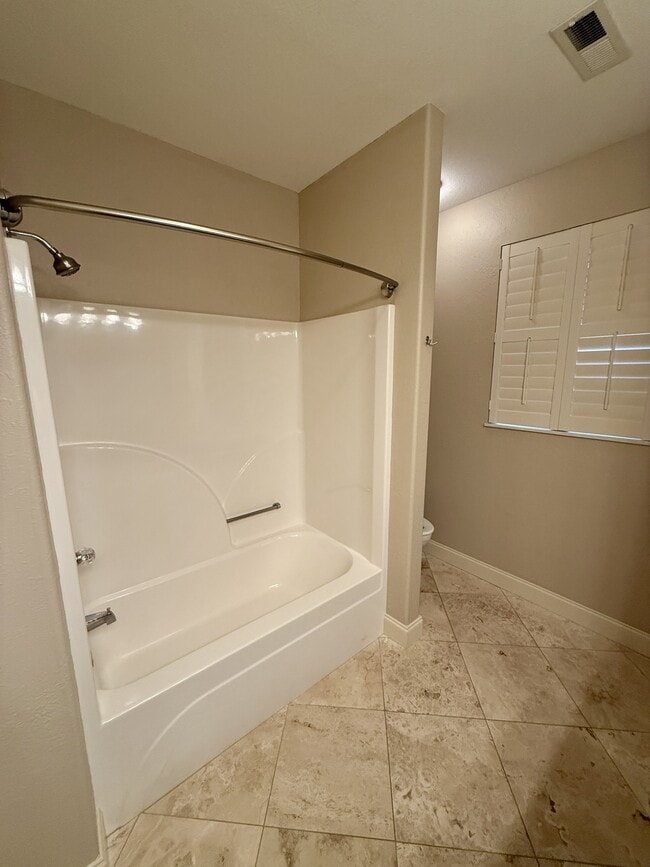 Building Photo - 421 Amberland Ln