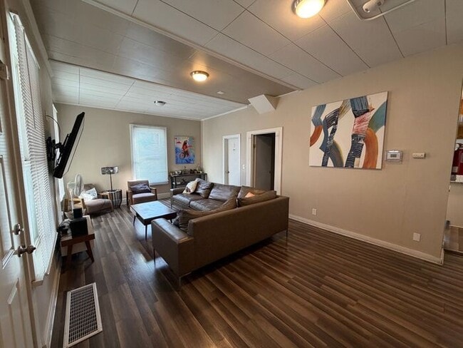 Building Photo - 527 Nevada St