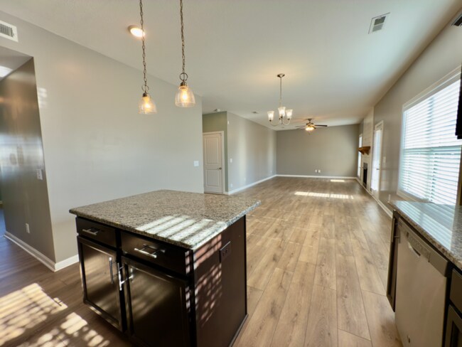 Building Photo - 1325 Millet Dr