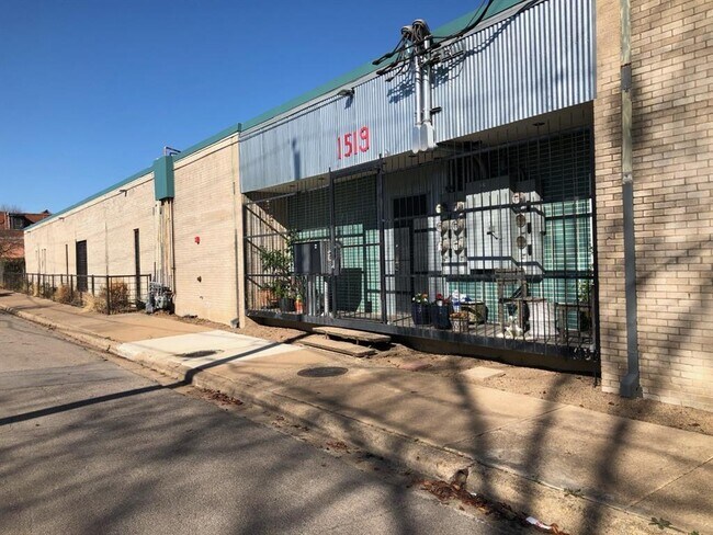 Building Photo - 1519 Beaumont St