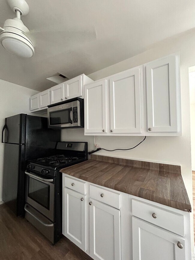 Building Photo - 931-933 Florida