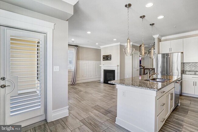 Building Photo - 621 Bluemont Ave