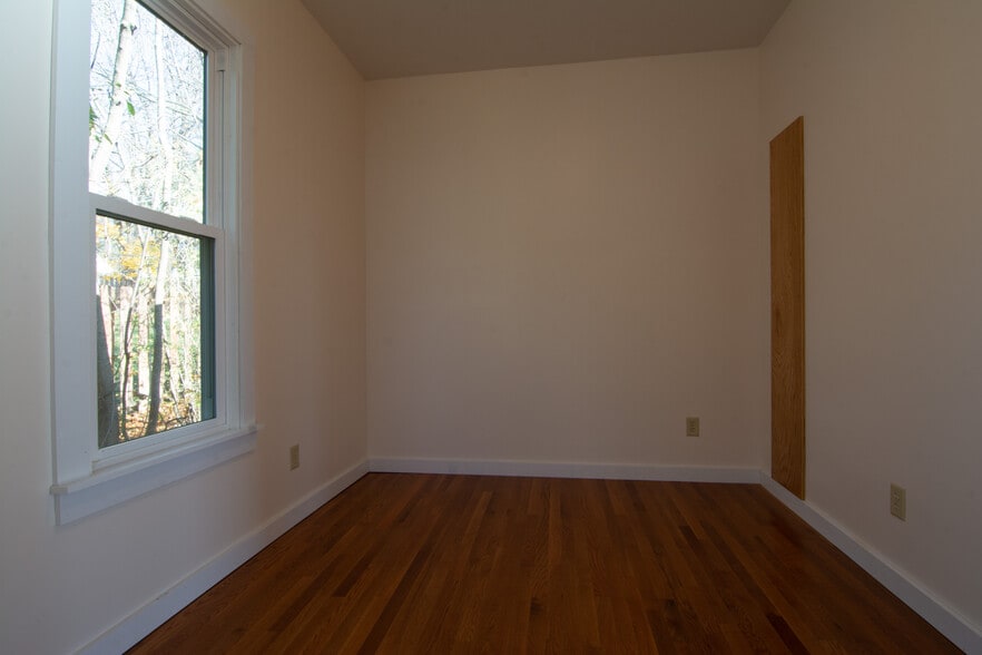 Downstairs Bedroom - 10 Cottage St