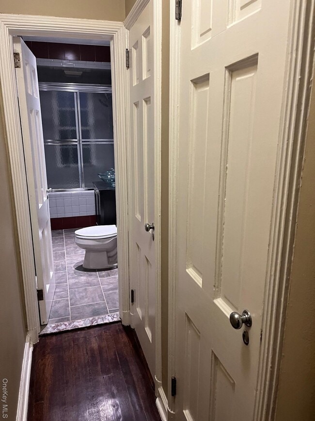 Building Photo - 1270 White Plains Rd