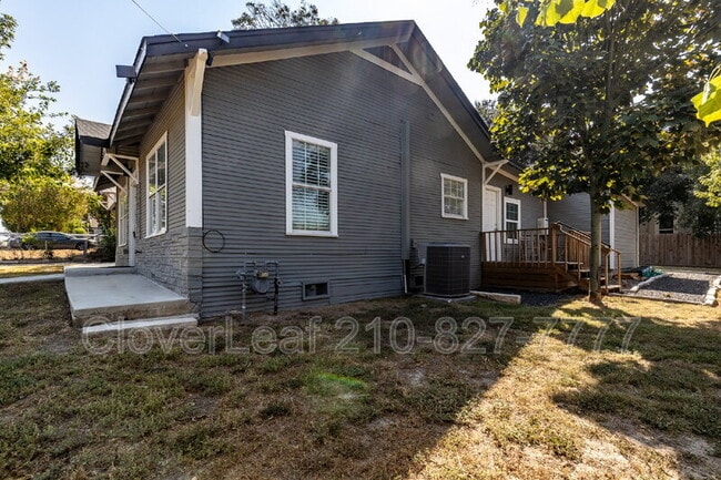 Building Photo - 210 Dumoulin Ave