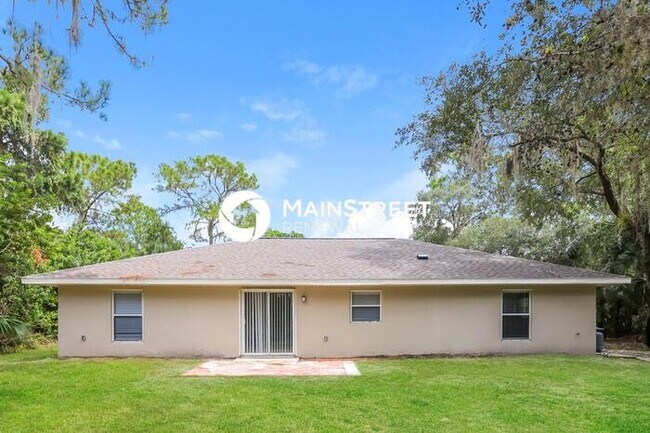 Building Photo - 3 Bedroom Pet-Friendly Home in north port,...