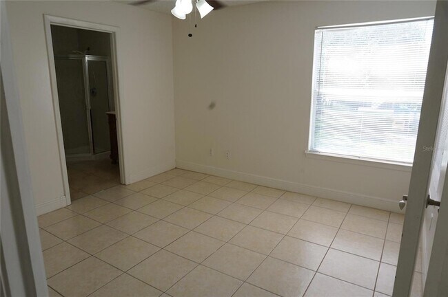 Building Photo - 2584 Grassy Point Dr