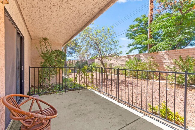 Building Photo - 1 MONTH FREE!!! 2 BEDROOM SINGLE STORY TOWNHOME 55+ COMMUNITY