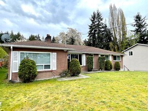 Building Photo - 3613 Grandview Dr W