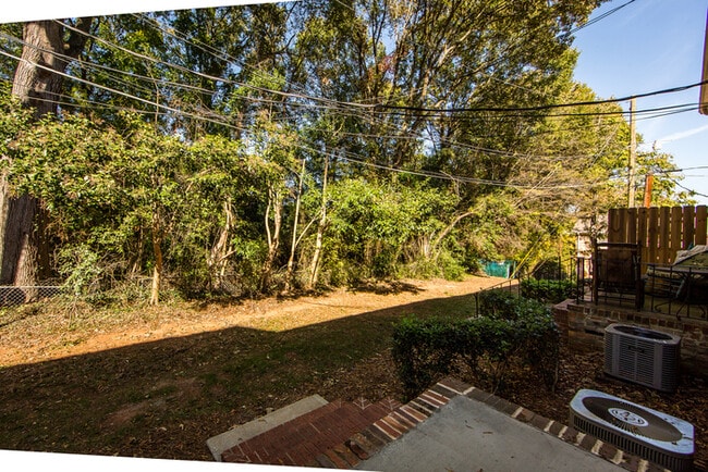 Building Photo - Charming 2BD/1BA Townhouse at Cotswold!