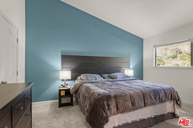 Building Photo - 4637 Park Dr