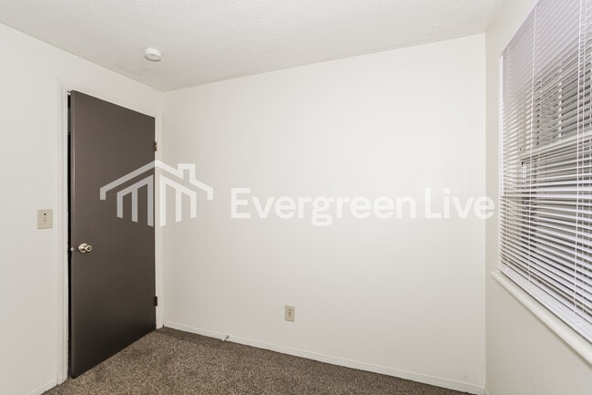 Building Photo - 7665 Pomeranian Dr