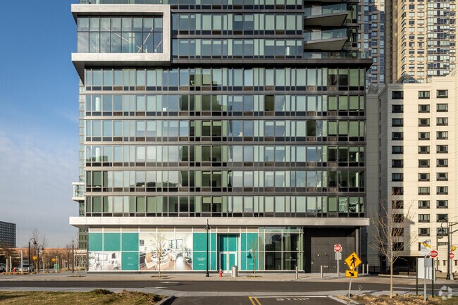 Building Photo - VYV