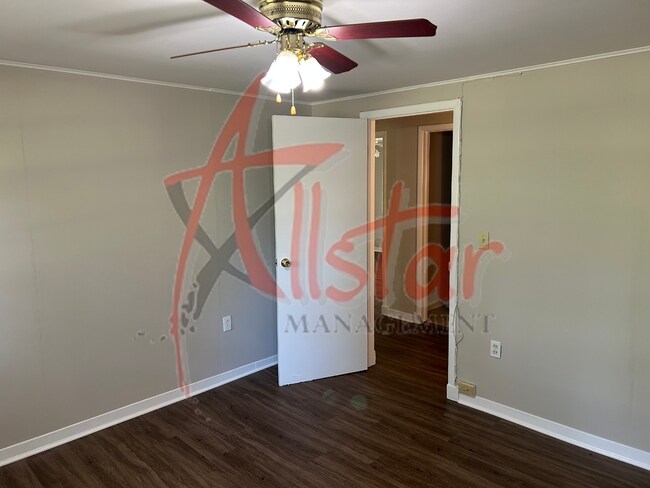 Building Photo - 3464 Red Banks Rd S