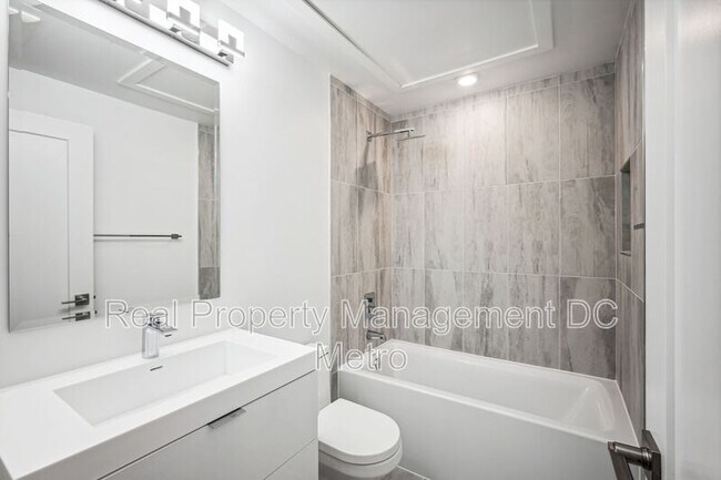 Building Photo - 1112 6th St NW