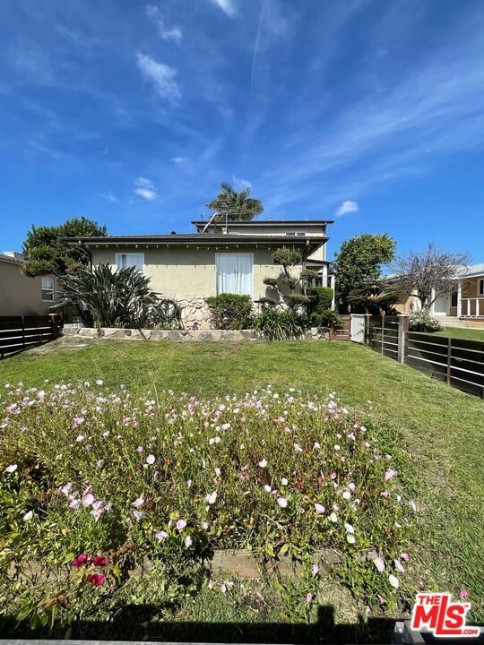 Building Photo - 8503 Lilienthal Ave