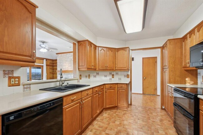 Building Photo - 21009 Fawn Ridge Dr