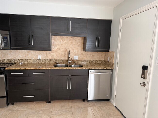 Building Photo - 10328 Longmont Dr