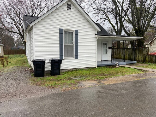 Building Photo - Historic 3 bedroom home near courthouse square in Murfreesboro