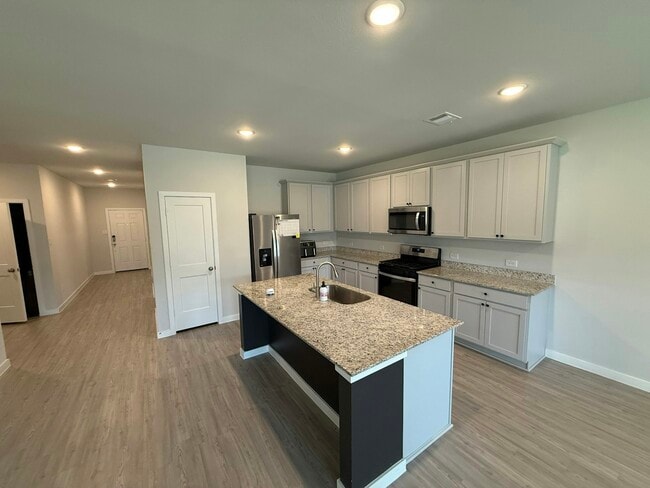 Building Photo - 25105 Pomegranate Pl