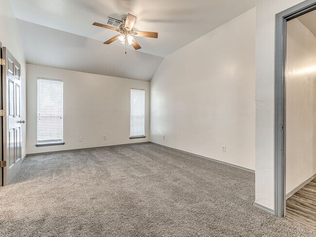 Building Photo - Updated Home + Deer Creek Schools + 3 bedr...