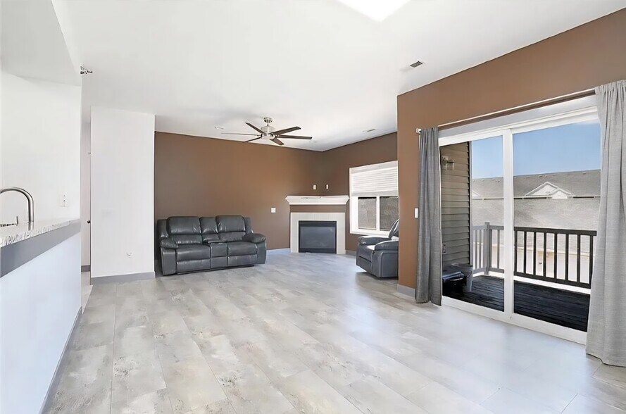 Building Photo - 1760 SE LA Grant Pkwy